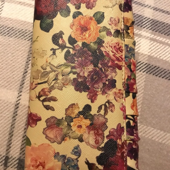 Vintage Floral Button Clasp Wallet Clutch - Picture 2 of 6
